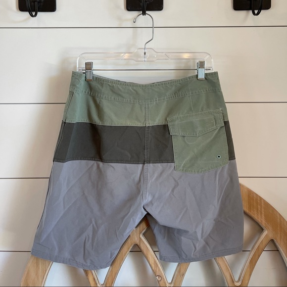 Men’s board shorts - Picture 2 of 2
